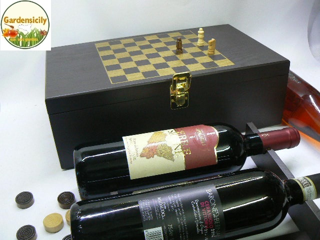 clicca su immagine per consultare dettagli, vedere altre foto e ordinare Set 2 bottiglie di Vino DOC + Scacchiera