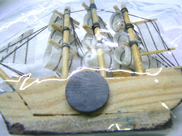 ordina Barca in legno con calamita - misura media