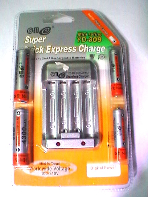 Carica Batterie completo di 4 Batterie 