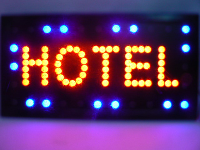 INSEGNA LUMINOSA a LED con SCRITTA  hotel.