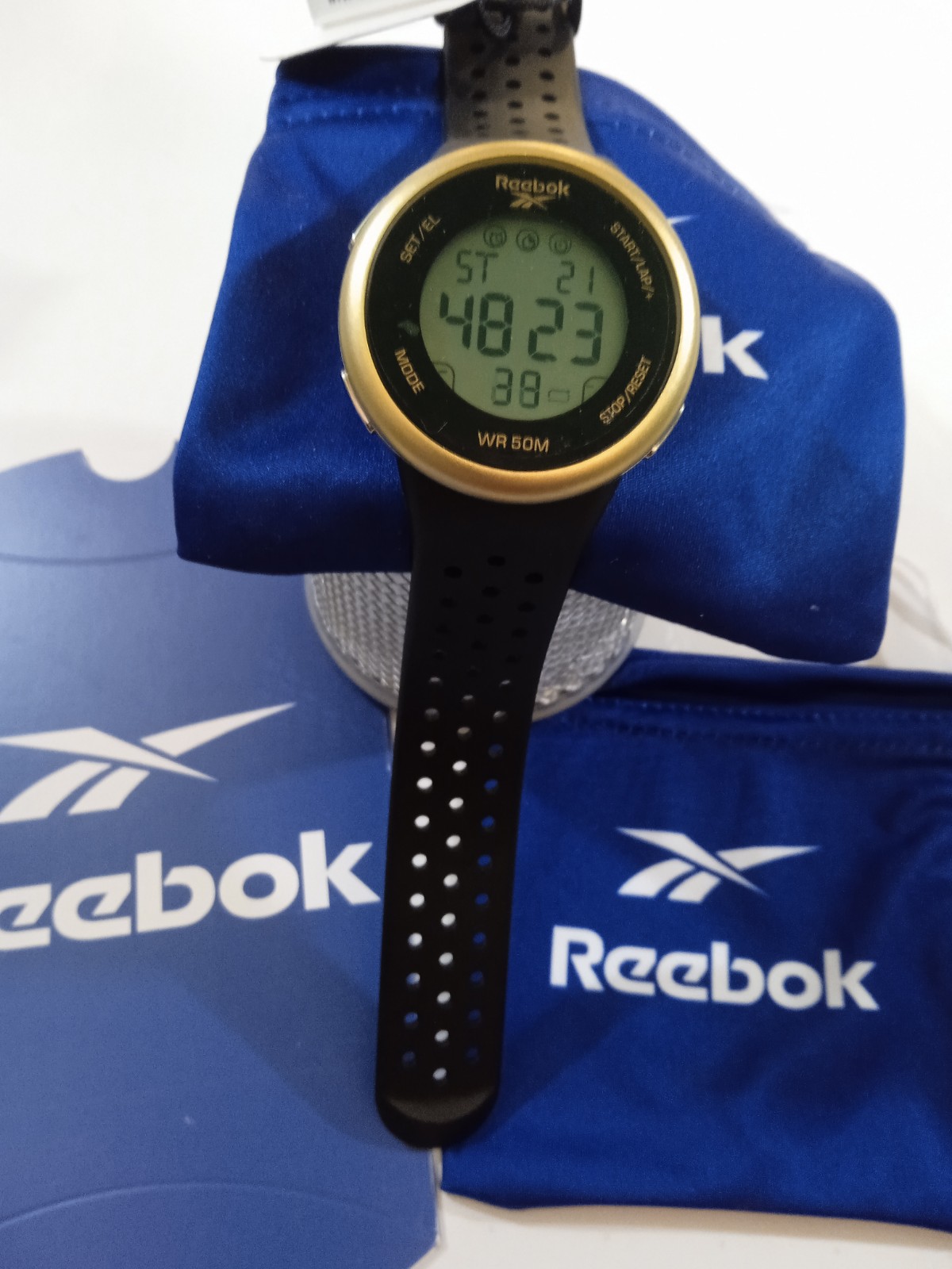 clicca su immagine per consultare dettagli, vedere altre foto e ordinare Reebok Basic 1plus BS-01-RD Orologio Unisex quarzo ORO NERO