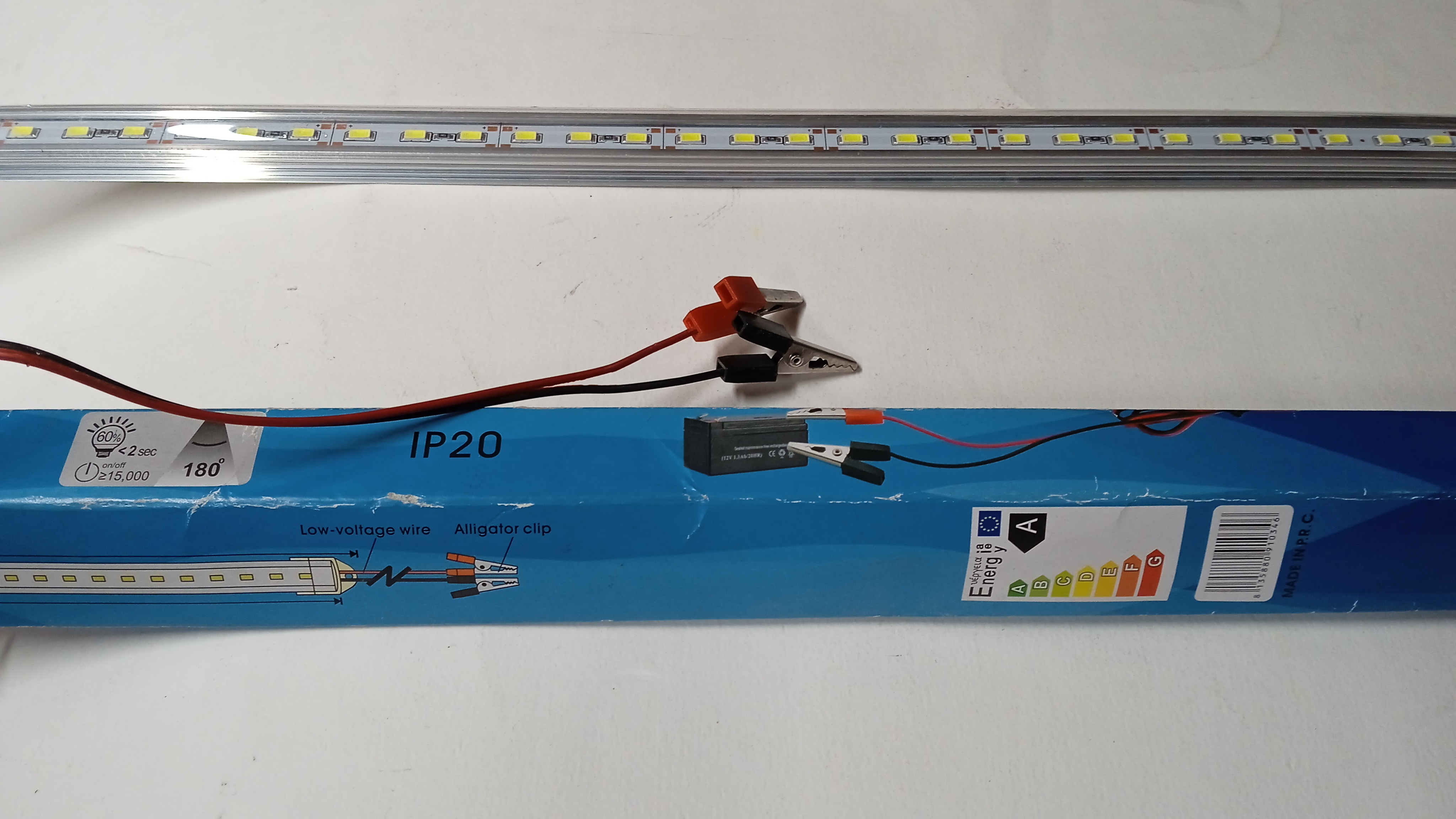 clicca su immagine per consultare dettagli, vedere altre foto e ordinare Luce LED con attacco Batteria auto con cavi