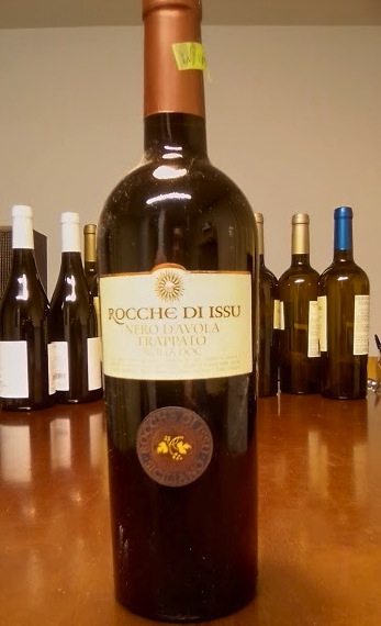 ordina ROCCHE DI ISSU - VINO NERO D AVOLA FRAPPATO