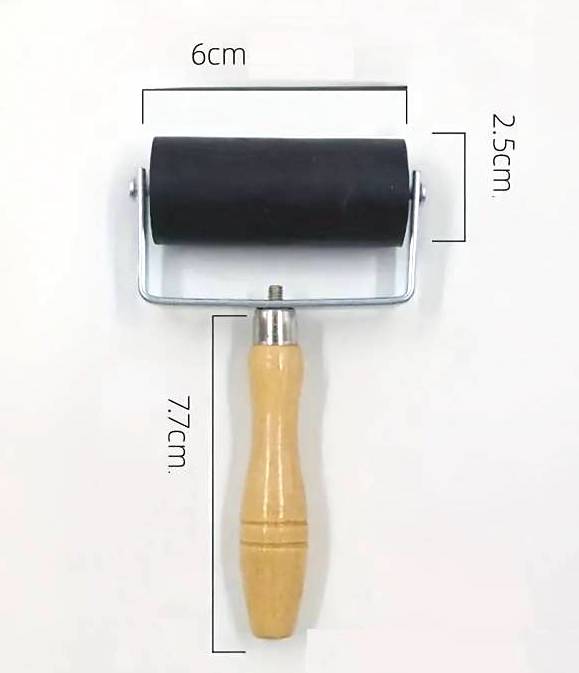 clicca su immagine per consultare dettagli, vedere altre foto e ordinare RULLO IN GOMMA PER INCISIONE LINOGRAFICA grande da 10 cm.