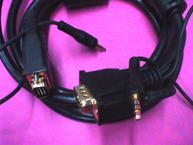 ordina CAVO VGA con uscita AUDIO 15 pin.HD